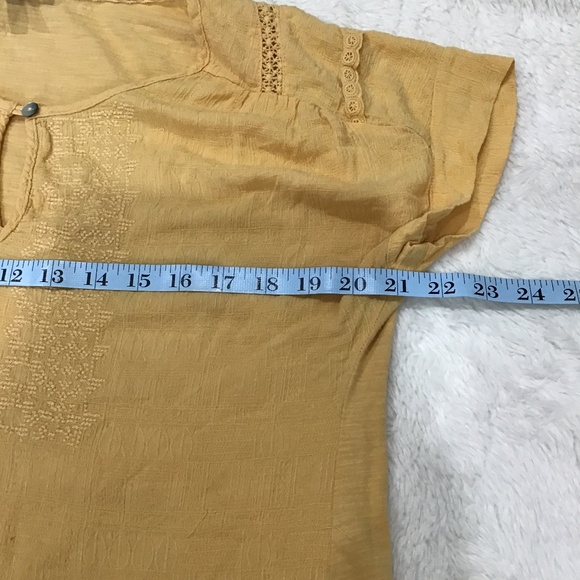 Democracy Women’s Size Medium Yellow Blouse Short Sleeve Embroidery Shirt - Picture 8 of 9